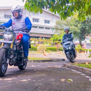 Biar Perjalanan Tetap Happy, Ini Cara Jago Cari Aman di Jalan